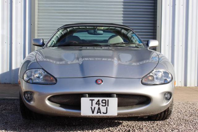 1999 Jaguar Xkr 4.0 V8 Supercharged (370 bhp)