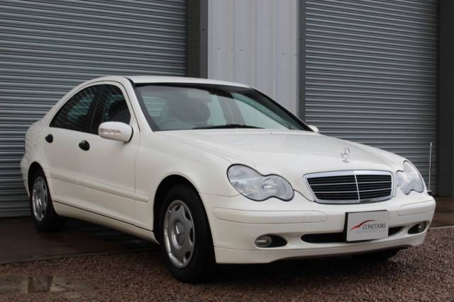 Mercedes-Benz C 180 1.8 SE Classic Saloon Petrol White