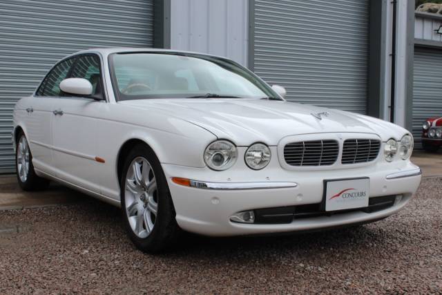 Jaguar V8 Xj Series 3.6 V* SE Saloon Petrol White