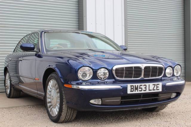 Jaguar XJ8 4.2 Super V8 Vanden Plas Saloon Petrol Blue
